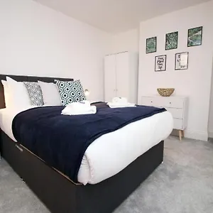 Charming 2-bed Escape In Vibrant Cardiff