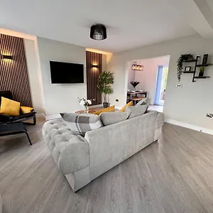 The Perfect Place 3 Bedroom House With Garden And Parking , Barnsley United Kingdom